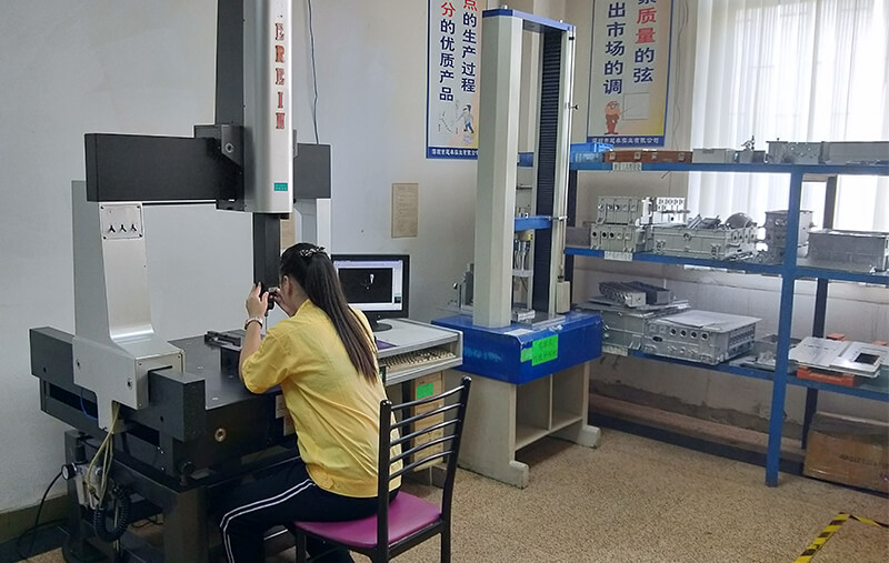 檢測中心：三次元，二次元，投影儀，鹽霧測試儀，探傷機，壓力測試，光譜分析儀，光澤計等21臺。