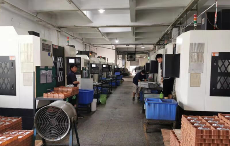 CNC課：CNC加工中心及5軸加工中心共236臺。